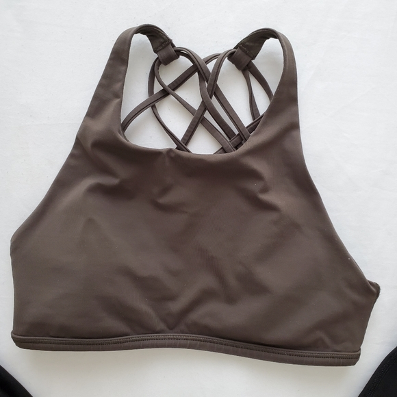 🌞 Lululemon strappy sports bra in olive green 🖤 - Picture 2 of 4